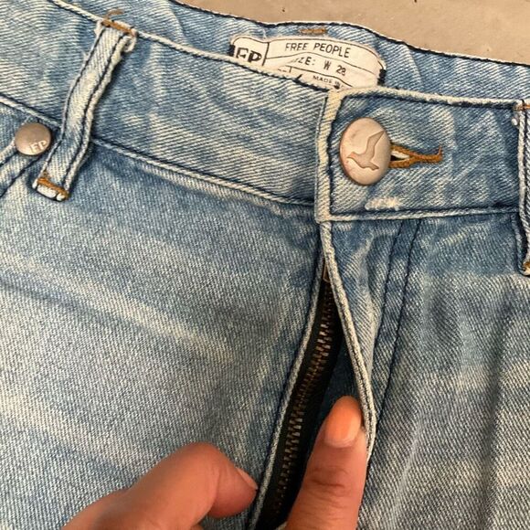 Free People Jean Shorts Peekaboo Pocket Detail - Picture 4 of 8